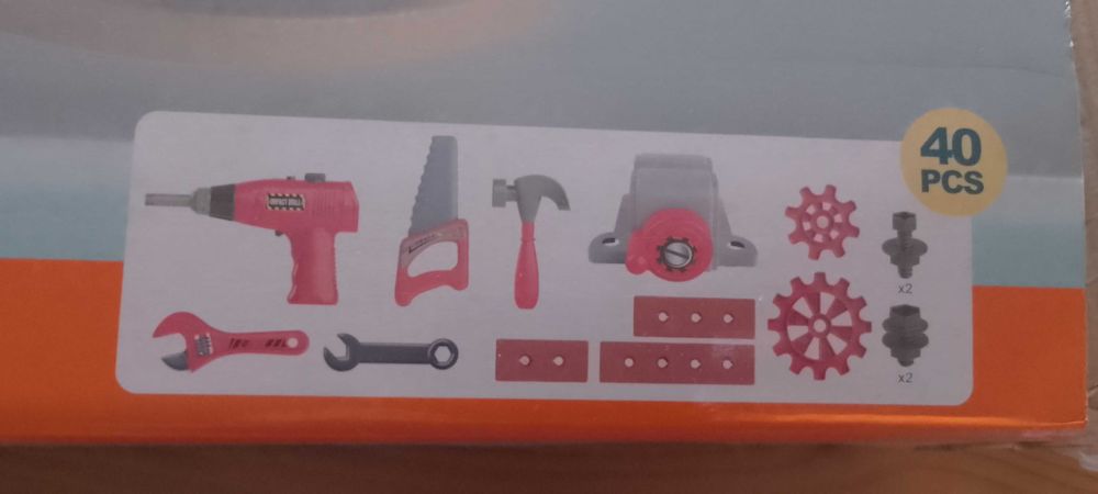 Куфарче с инструменти