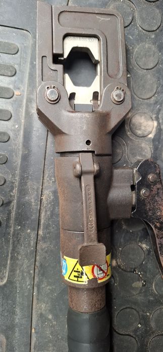 Хидравлична преса за кабелни обувки Cembre ht51