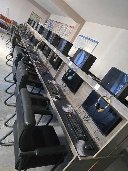 Kompyuter tayyor  biznez uchun. Ajoyib narx. Stol stullari bilan.