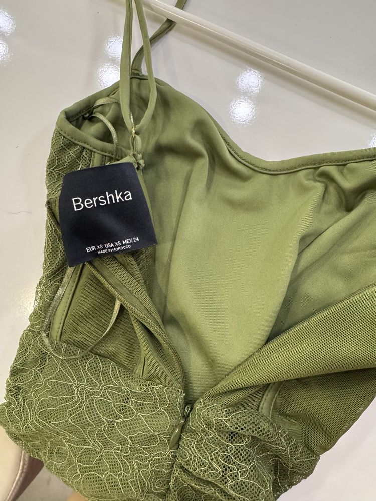 Рокли Bershka - корсетна и памучна