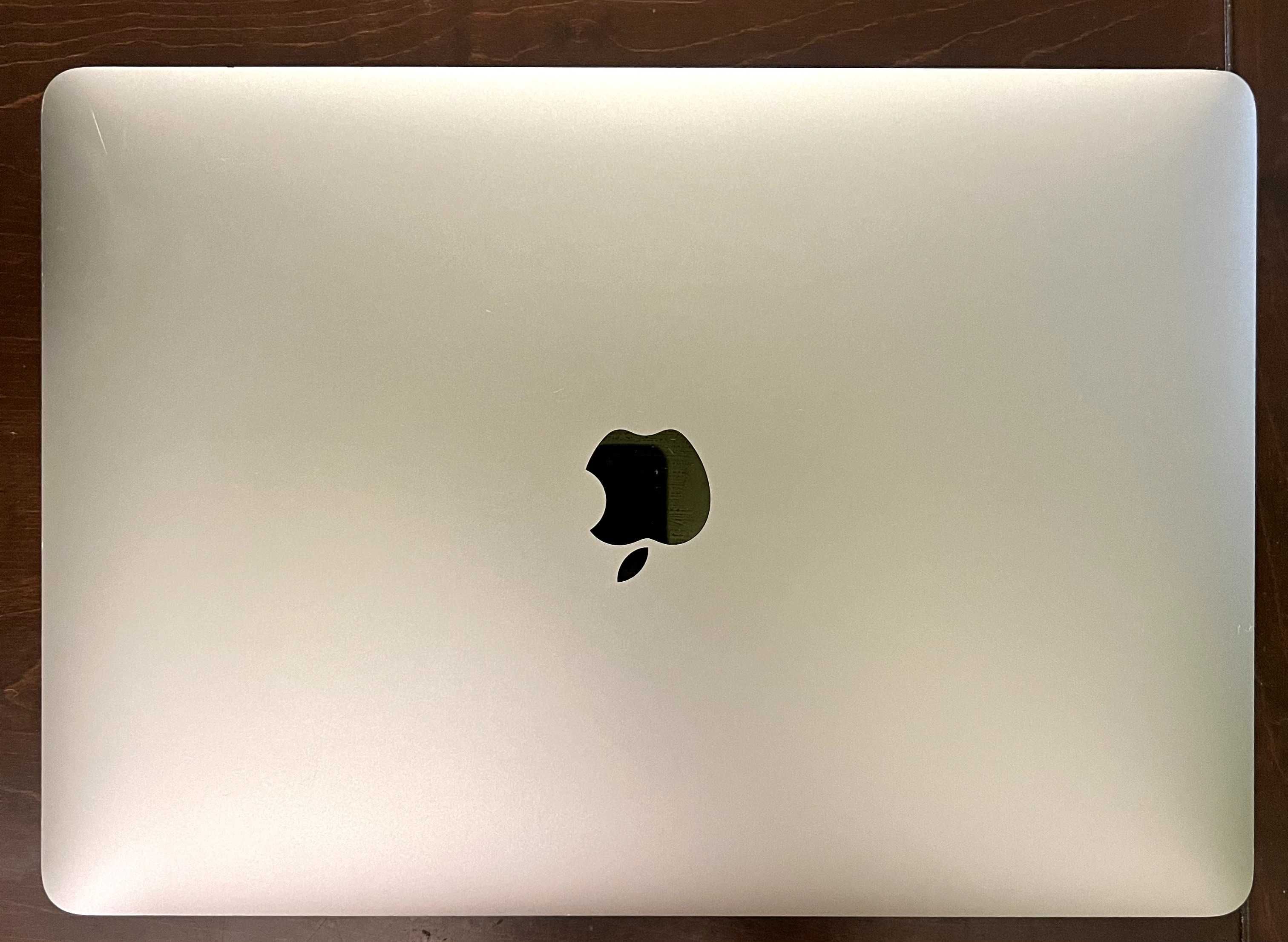 Macbook Air 256 GB model 2019 Procesor Intel - folosit -