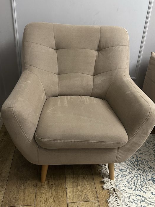 Кресло мягкое на ножках
