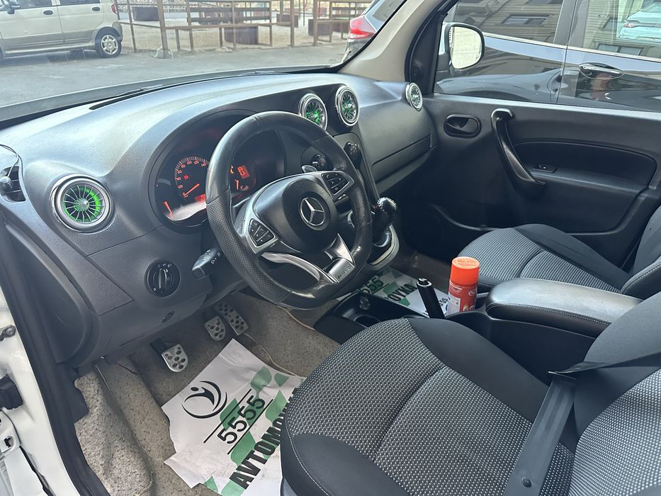 Mersedes benz Sitan 2017-год