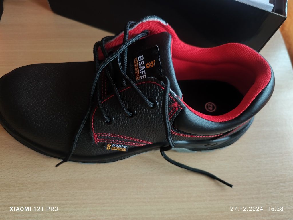 Продавам Safety shoes-Stenso