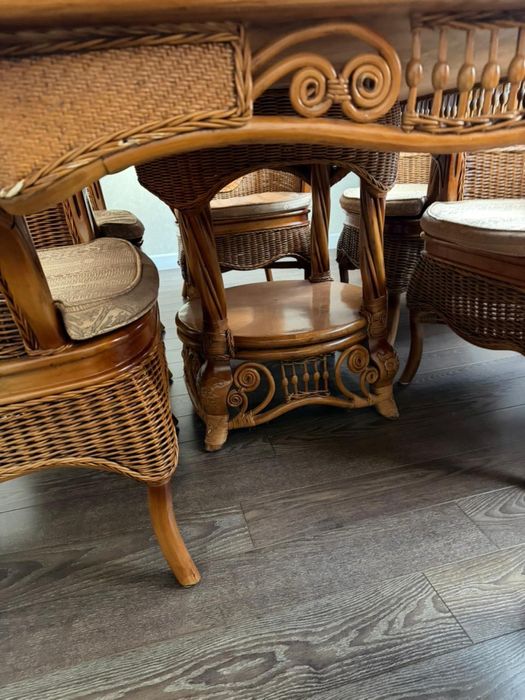 Стол и 6 стульев из ротанга