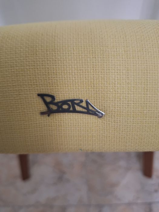 4 броя трапезни стола марка BORA.