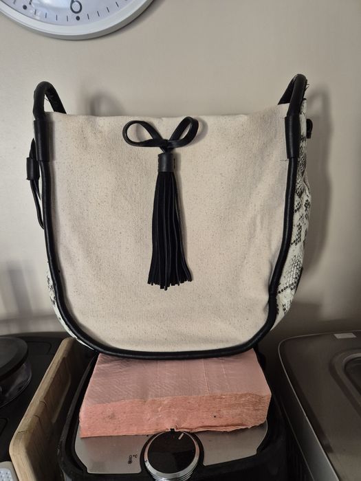 Раница от плат и кожа