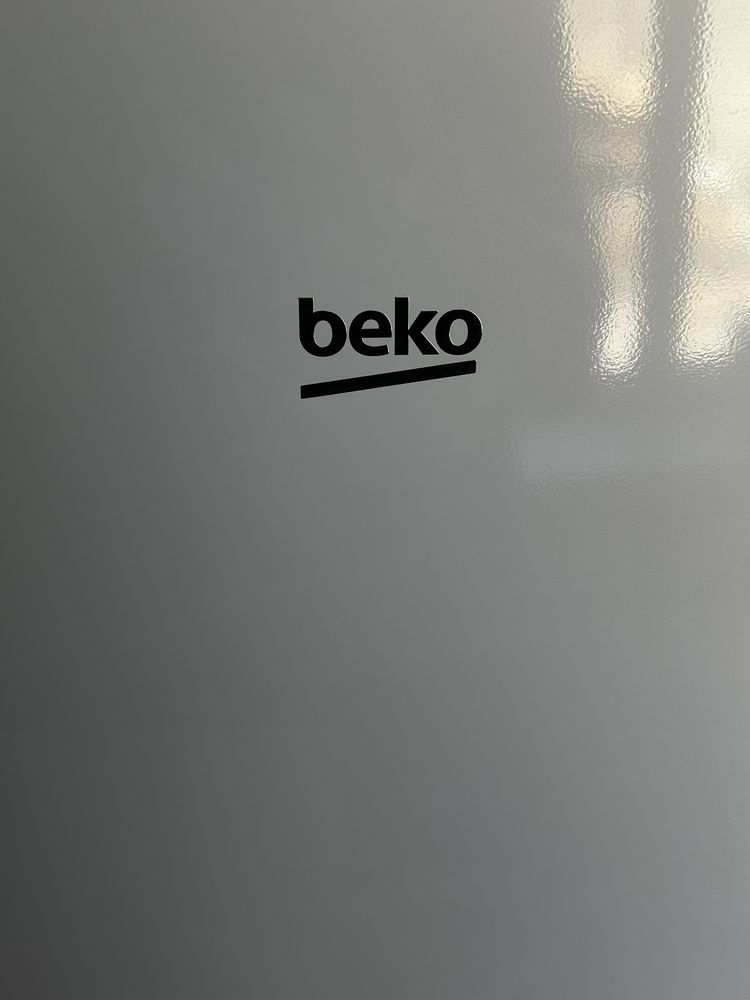 Холодильник BEKO белый