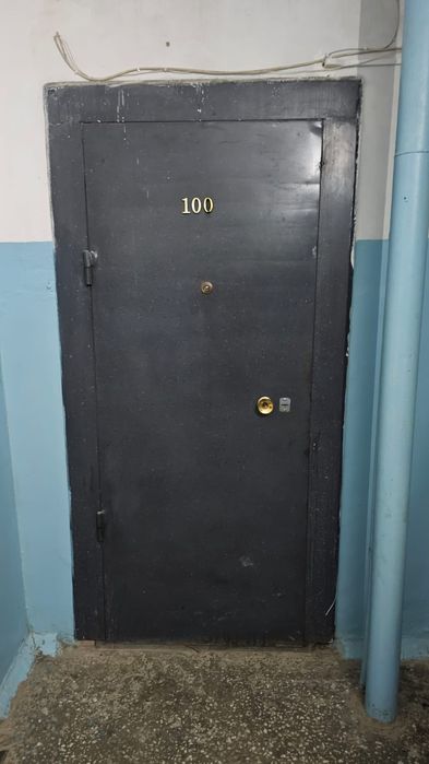 Продам железную входную дверь