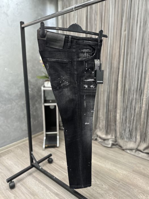 Blugi dsquared2.  vin în mărimile 50L, 52XL, 54XXL, 56-3XL, și 58-4XL.
