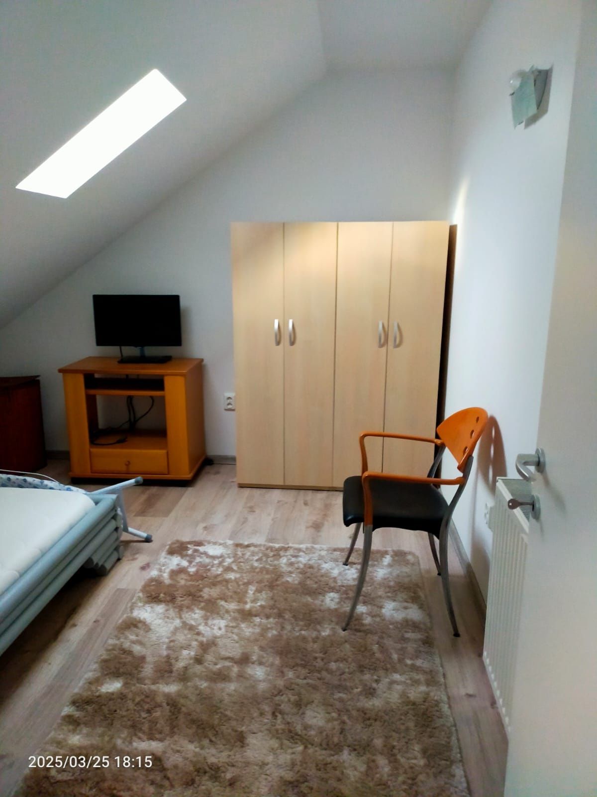 Închiriez garsoniera