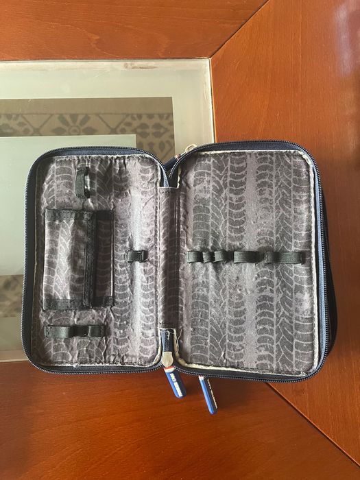 Несесер с три прегради