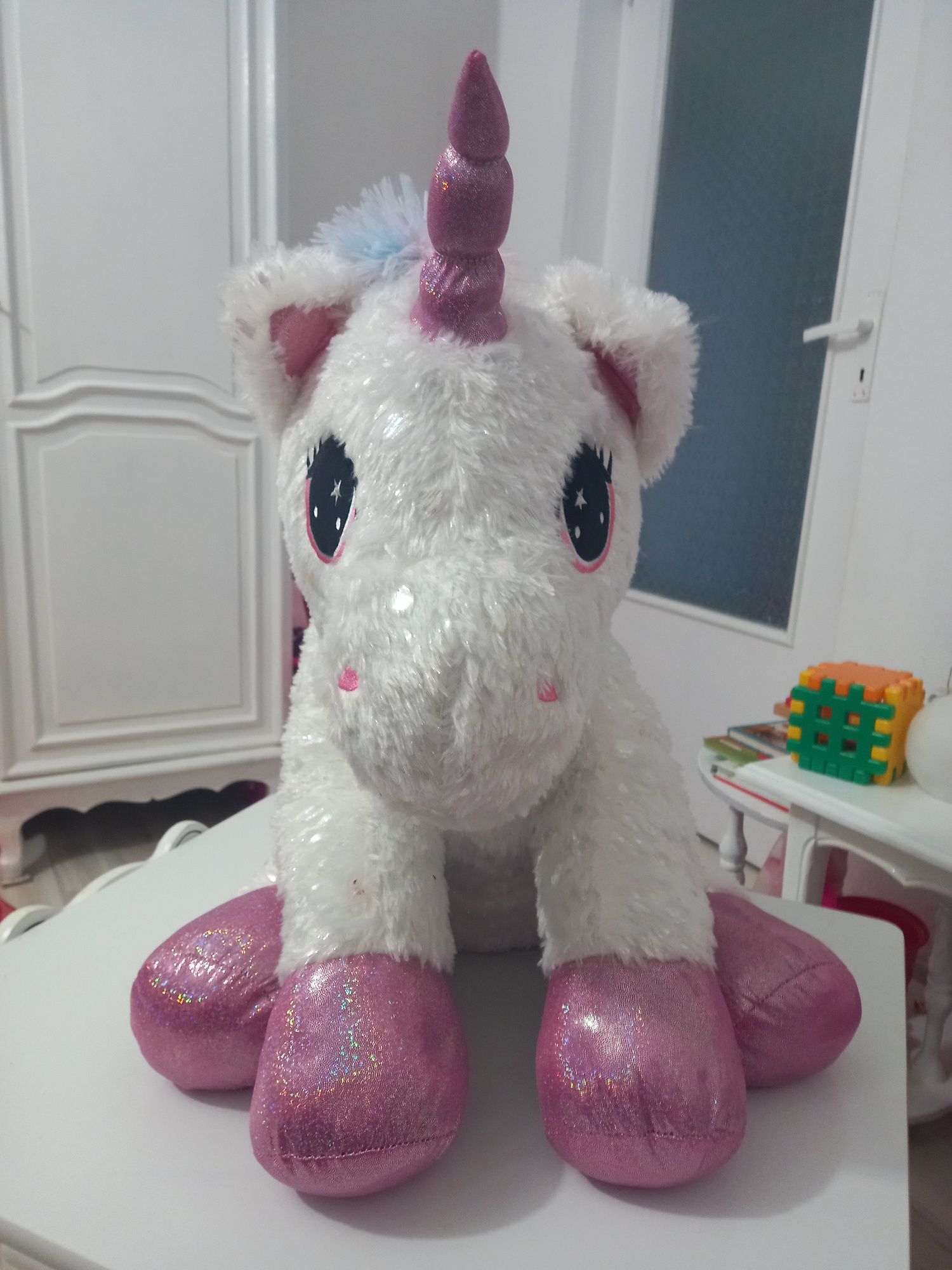 Plus unicorn nou