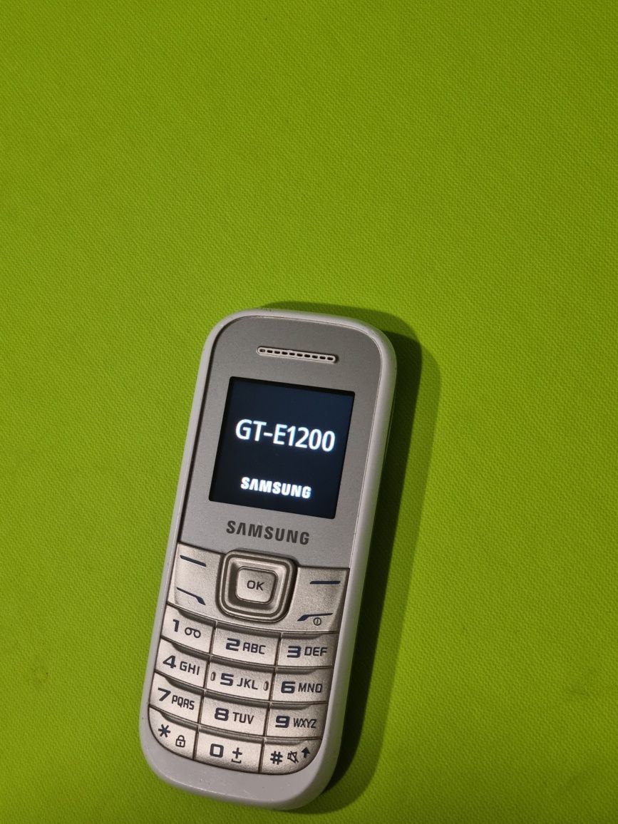 Telefon cu butoane GT-E1200  cu incarcator original