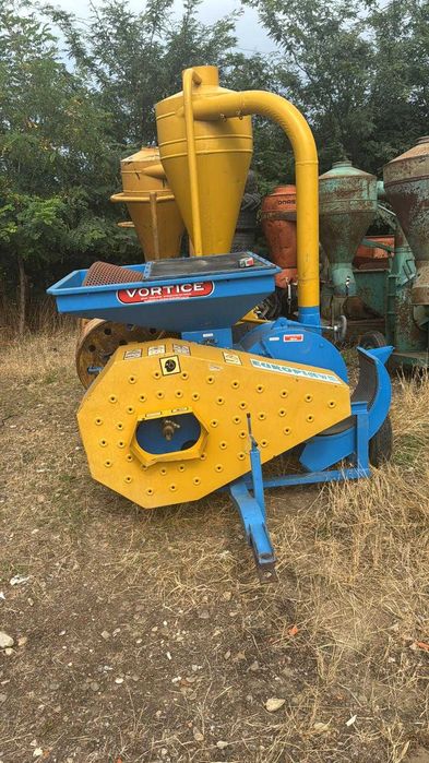 Moara cu ciocanele la tractor, cu spargator, ciclon, mai multe site