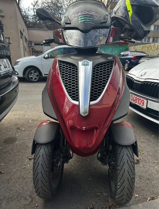 Piaggio MP3 - 300 cmc/ 2012 - Se conduce cu cat.B