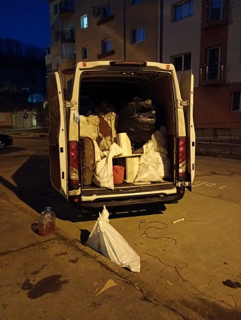 Transport marfă, debarasări locuințe cu manipulanți, mutări domiciliu