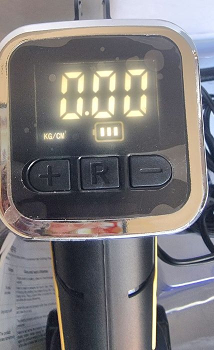 Автомобилен компресор, комплект с USB кабел за зареждане, бързо надува