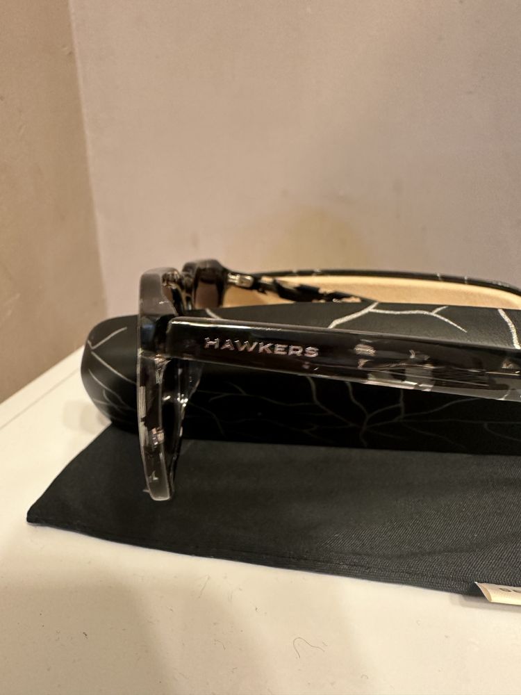 Слънчеви очила HAWKERS + подарък