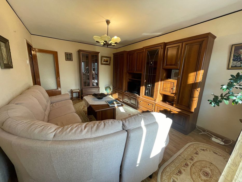 Inchiriez ap 3 camere decomandate in centru