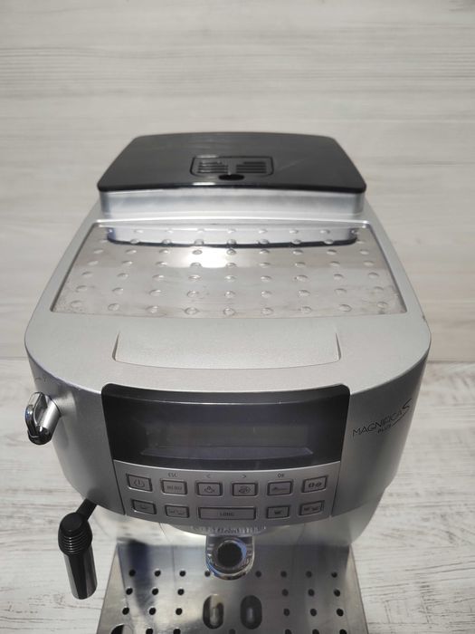Кафеавтомат - робот Delonghi MAGNIFICA S plus