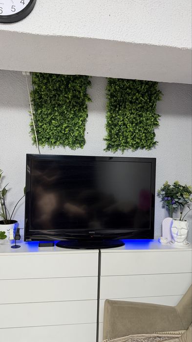 Продаю телефизор VESTEL с приставкой MBOX (цена договорная)