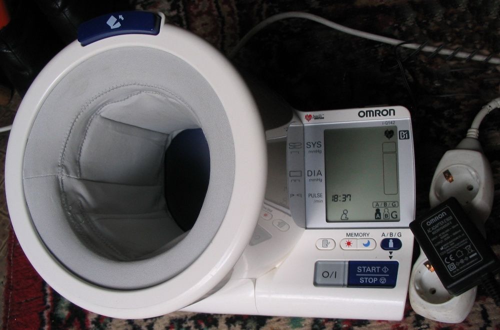 "Omron i-Q142" - Aparat Profesional, pt Tensiunea Arteriară