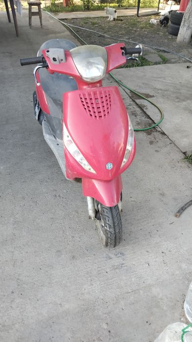 Vând scuter piagio ZIP
