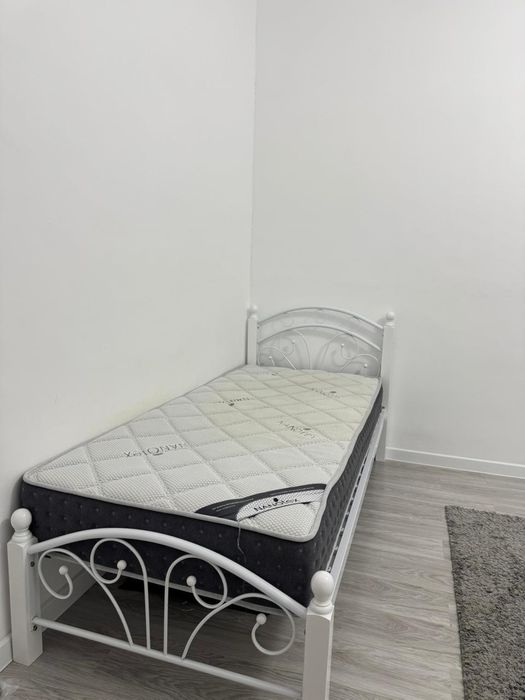 Кровать с ортопедическим матрасом 90*200