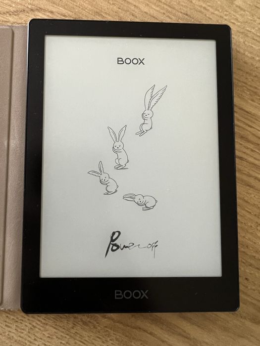 Onyx Boox Poke 5 с магнитен калъф