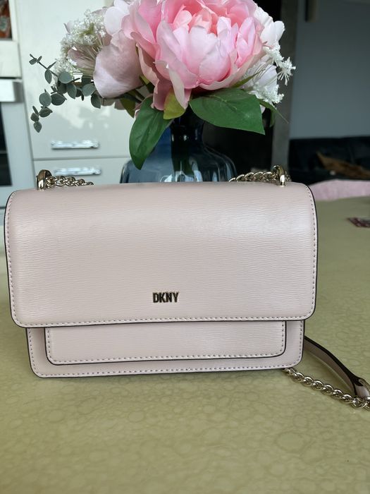 Дамска чанта DKNY