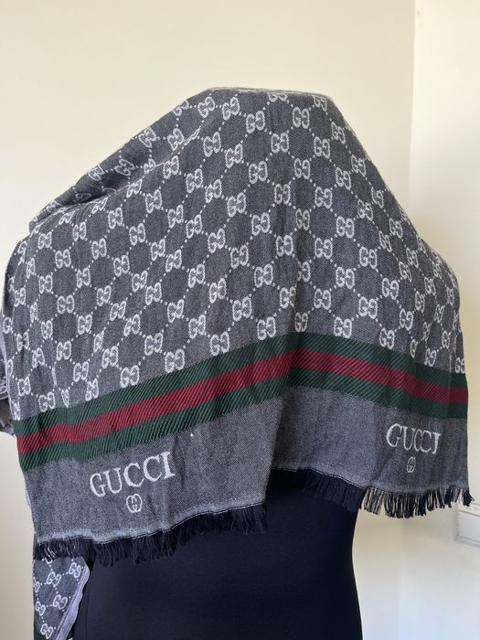 Esarfa Gucci , impecabila