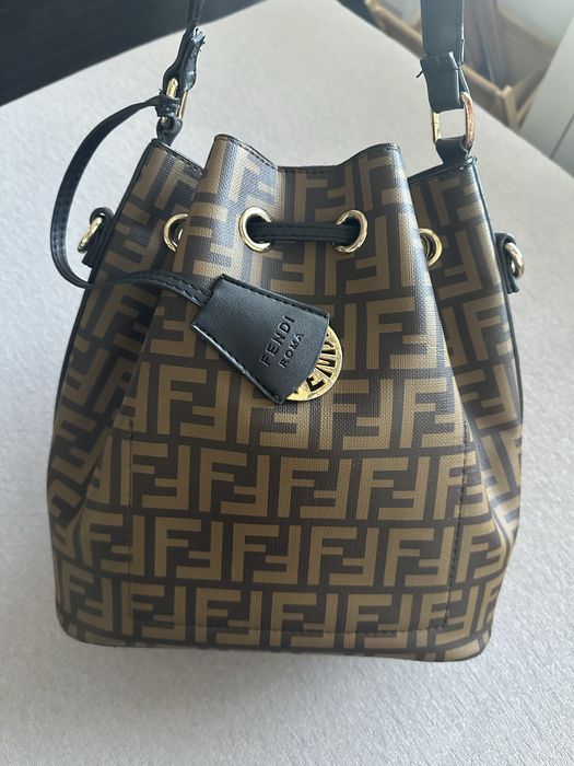 Чанта среден размер