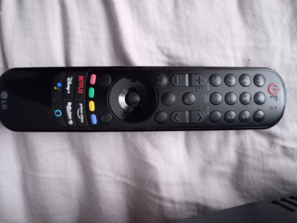 Телевизор LG55UR8