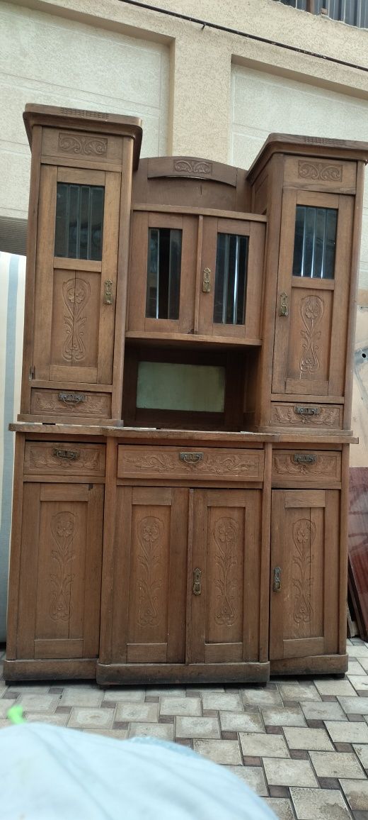 Продаётся антикварный шкаф
