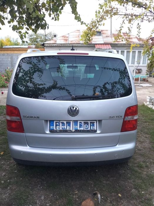 Volkswagen Touran 2.0 TDI (140 CP) – 2006 – 251.000 km – 2.500 €