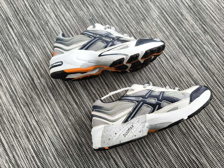 Asics

Спортни обувки