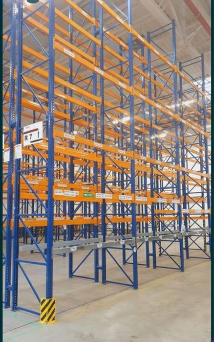Rafturi metalice in stoc