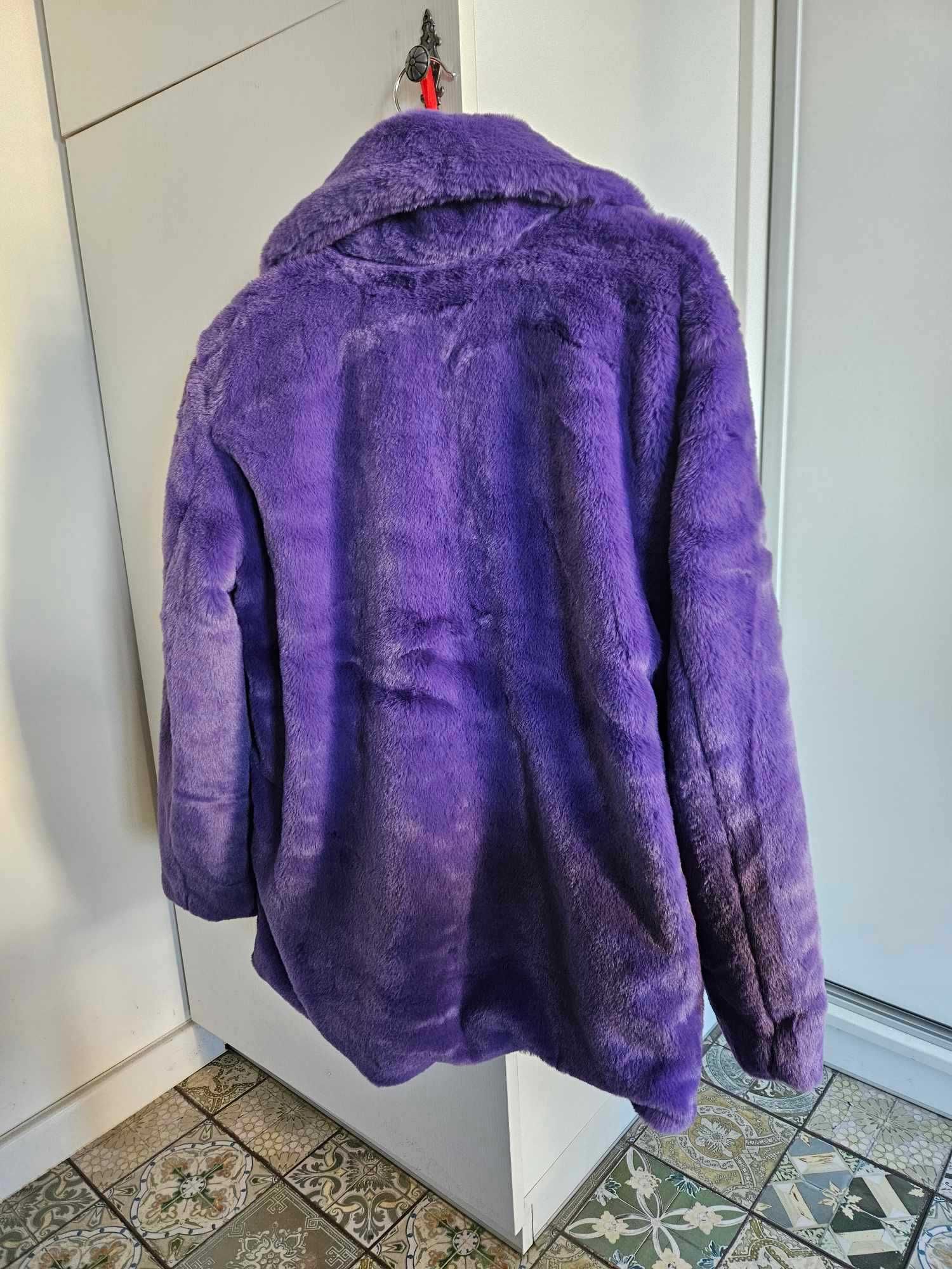 Дамско лилаво палто от изкуствен косъм