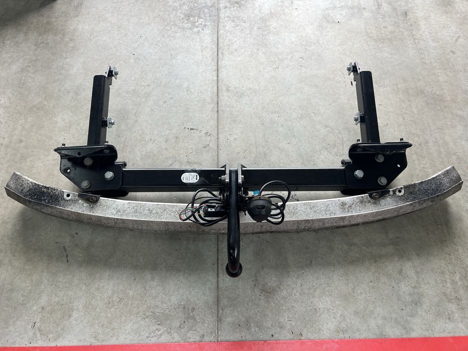 Теглич за Мерцедес МЛ / Mercedes ML W164 - чисто нов