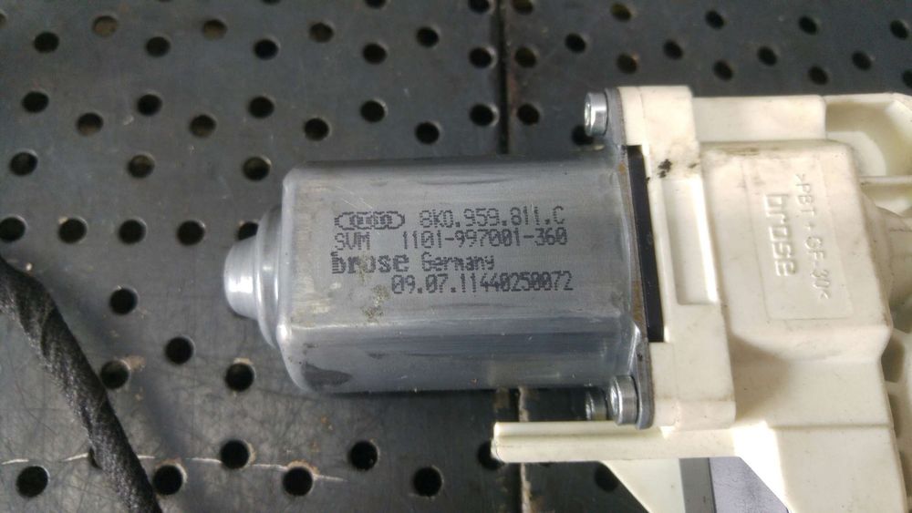 Motoras macara stanga fata audi a6 c6 4f 997007360 8k0959811c 1101997001360