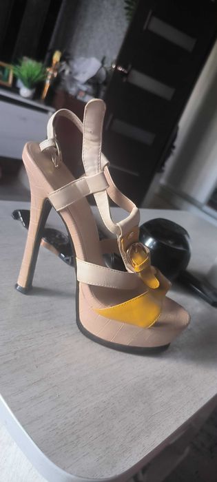 Босоножки новые размер 37