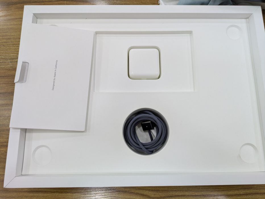 MacBook air M2 15   8 256  midnight