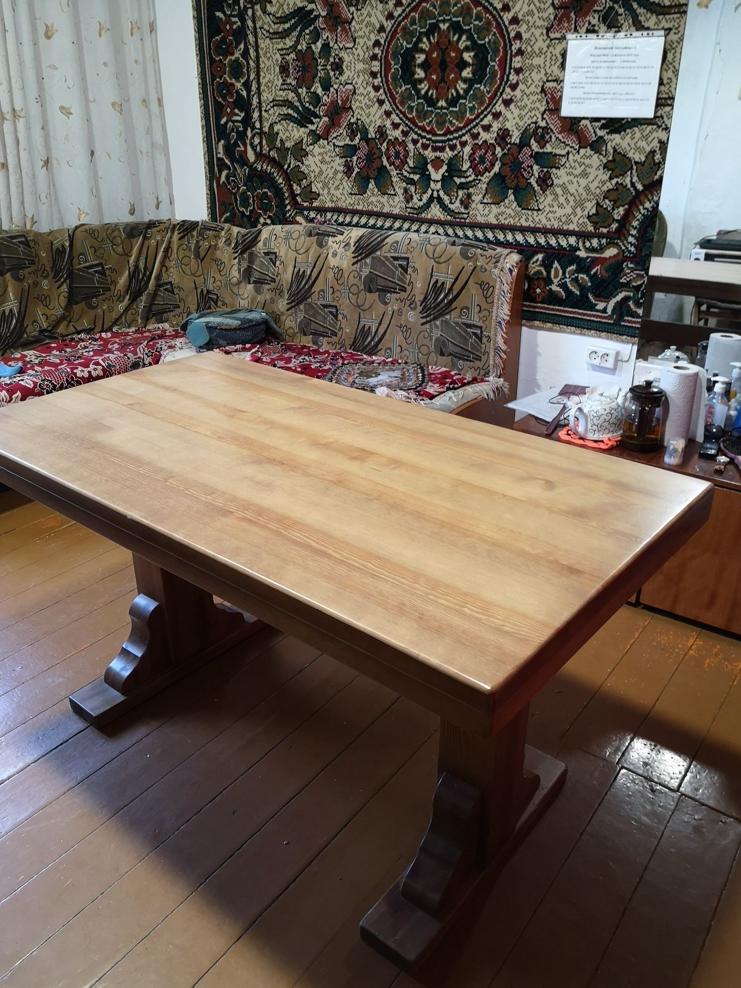 Продам кухонный стол из настоящего дерева