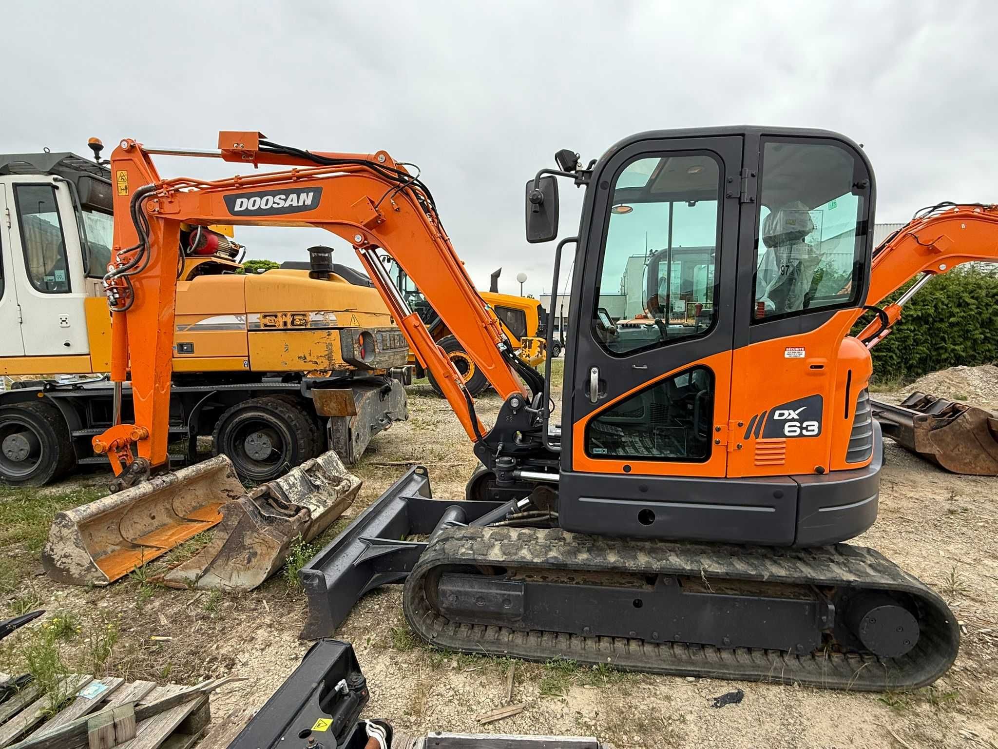 Miniexcavator 6 tone DOSAN DX 63-3
