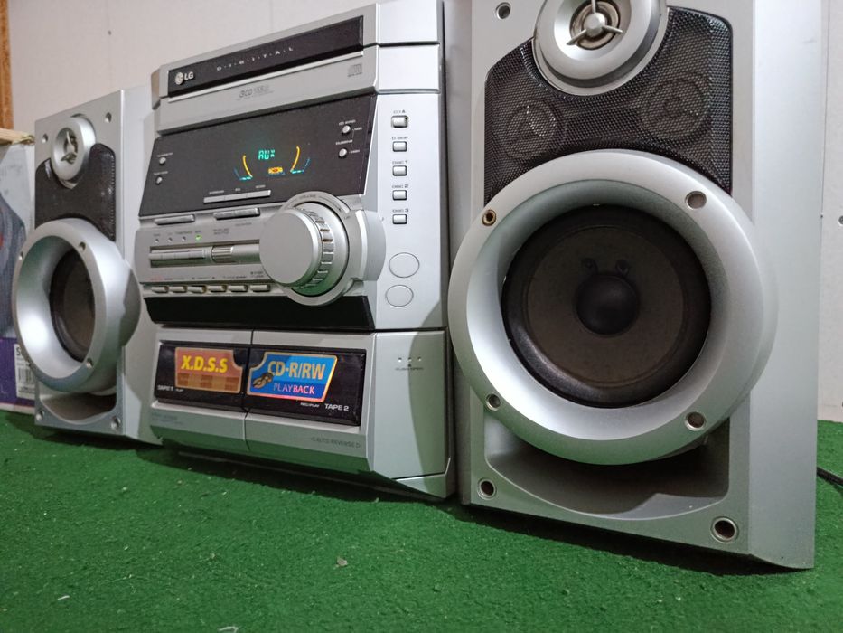 Музыкальный центр LG в хорошем состоянии.