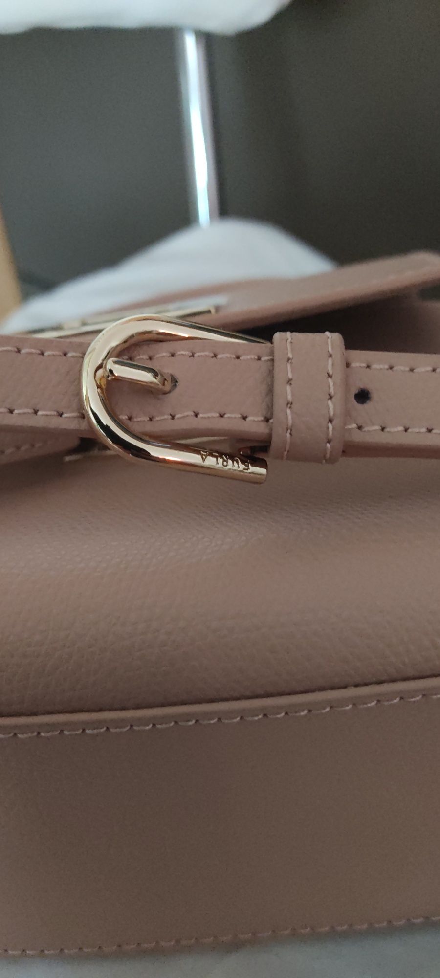 Чанта Furla, кожена, пепел от рози