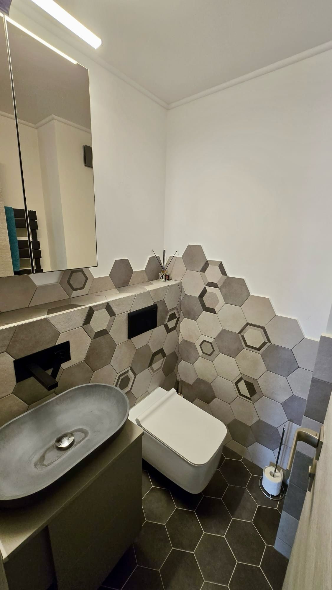 Inchiriez apartament 3 camere Octavian Goga, loc parcare inclus