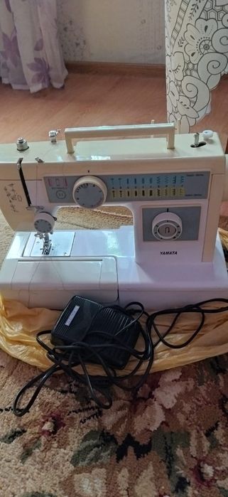 Продам швейную машинку