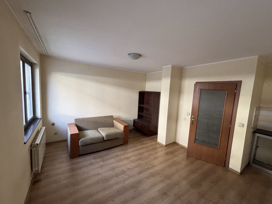 Тристаен до центъра